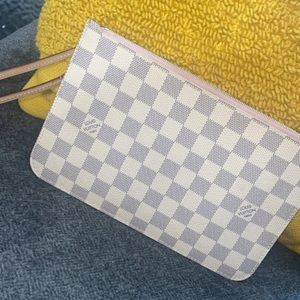 ✨AUTHENTIC LV neverfull MM Sized wristlet✨